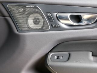 Volvo XC60 AWD ULTRA DARK LUXURY XENIUM FULL 2.0 T6 Long Range Plug-In-Hybrid 293kW