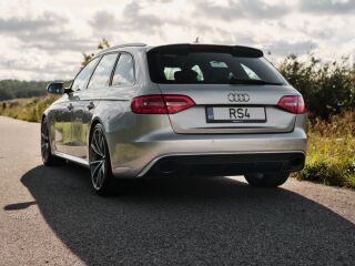 Audi RS 4 V8 Bang&amp;amp;Olufsen 4.2 331kW