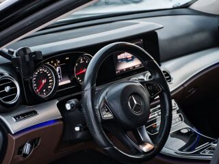 Mercedes-Benz E 220 2.0 143kW
