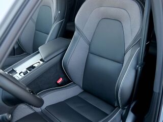 Volvo XC60 AWD H&K DARK PLUS INTELLI MY25 2.0 T6 Plug-in LONG RANGE 293kW