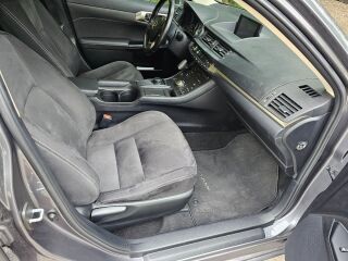 Lexus CT 200h 1.8 73kW