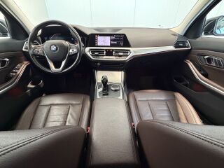 BMW 320 xDrive Luxury Line 2.0 R4 140kW