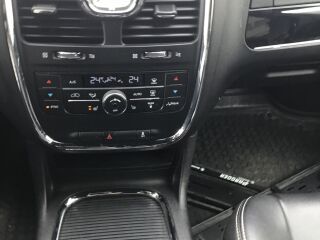 Lancia Voyager LUXURY STOW N GO SWISS GOLD S LINE EDITION 131kW