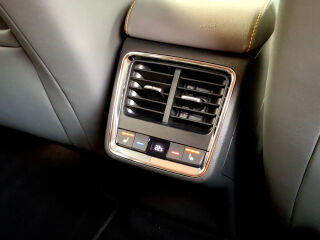 Skoda Enyaq Lounge interior 70kW