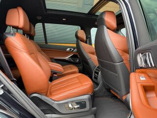 BMW X7 M60 xDrive 4.4 390kW