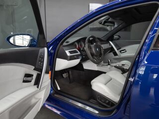 BMW M5 5.0 V10 373кВ