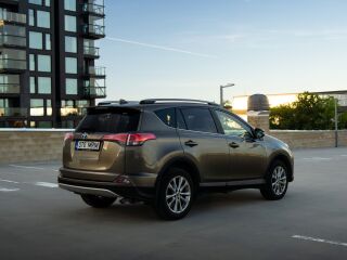 Toyota RAV4 Premium 2.5 114кВ