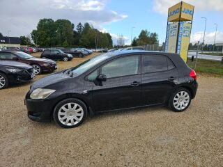 Toyota Auris 2.2 130кВ
