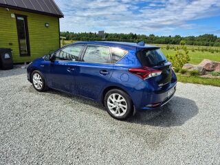 Toyota Auris 1.8 73кВ