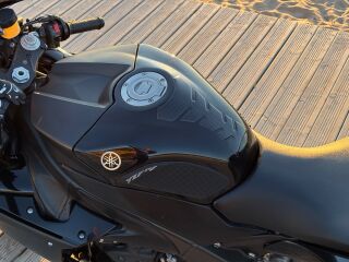 Yamaha YZF - R 1