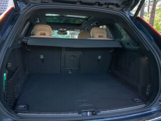 Volvo XC60 MY22 Google Inscription Intelli SAFE Lux Wntr 2.0 B5 MHEV Kerghübriid 183kW