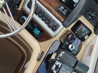 Four Winns 358 Vista Skyhook Pilot Cabin VW-Diesel 3.0 2x MerCruiser 260 hp