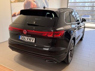 Volkswagen Touareg Elegance 3.0 TDI 170кВ