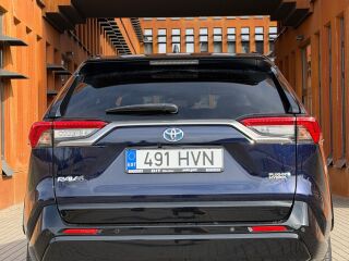 Toyota RAV4 Plug-in hybriid 2.5 136кВ