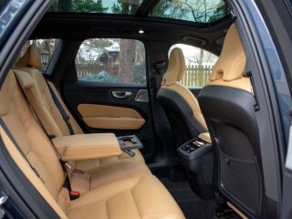Volvo XC60 AWD B5 Ultimate DARK Intelli PRO Xenium Fullo 2.0 B5 MHEV Kerghübriid 184кВ