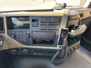 Volvo FM370 6x2*4 EURO6 + CARRIER SUPRA 950 278kW