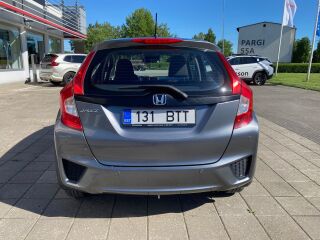 Honda Jazz 1.3 75кВ