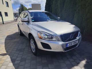 Volvo XC60 MOMENTUM 2.0 R5 D3 120kW