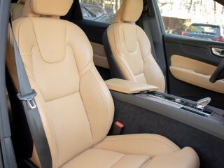 Volvo XC60 AWD DARK Ultimate Fullopt 2.0 B5 AWD MHEV Kerghübriid 184kW