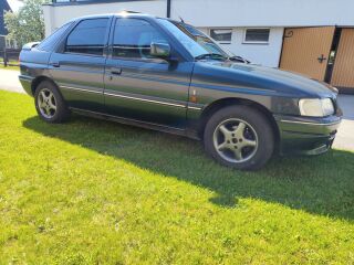 Ford Escort Ghia 1.8 16V 77кВ