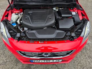 Volvo V40 Luxury Passion Red Solid 2.0 D3 110кВ