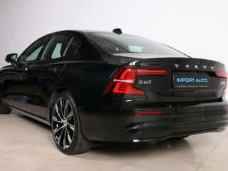 Volvo S60 AWD ULTIMATE DARK INTELLI SAFE PRO 2.0 B5 KERS Mild Hybrid 184кВ