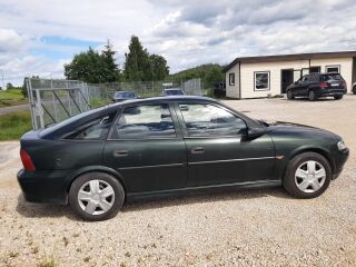 Opel Vectra 1.8 92кВ