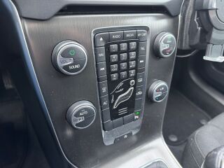 Volvo V40 Momentum 1.6 D2 84кВ