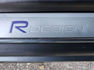 Volvo XC60 R-DESIGN AWD 2.4 D5 140kW