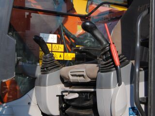 Hitachi ZX225US LC-6 8400h