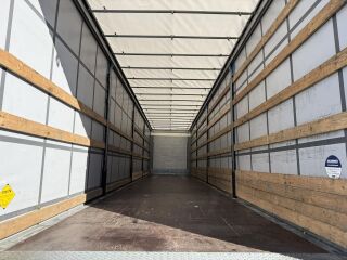 Schmitz Semitrailer Curtainsider Standard
