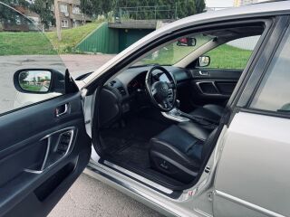 Subaru Legacy Luxury 4x4 3.0 180кВ