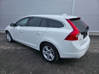 Volvo V60 Summum AWD Plug-In Hybrid Ice White 2.4 D5 158kW