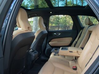 Volvo XC60 MY22 Google Inscription Intelli SAFE Lux Wntr 2.0 B5 MHEV Kerghübriid 183kW