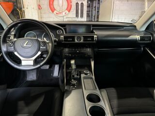 Lexus IS 300h 2.5 133kW