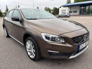 Volvo V60 Cross Country AWD SUMMUM 2.4 R5 140kW