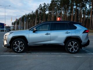 Toyota RAV4 Premium 2.5 221kW