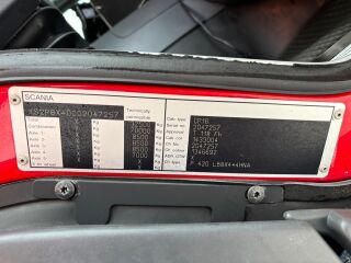 Scania P420 8x4*4 309kW