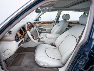 Jaguar XJ Daimler Long 4.0 V8 209кВ