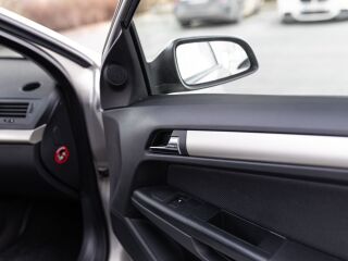 Opel Astra Elegance Facelift 1.6 85кВ