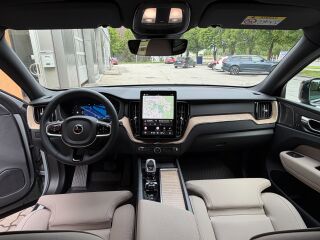 Volvo XC60 PLUS DARK B5 250Hj petrol 2.0 184kW