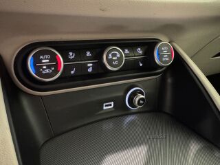 Alfa Romeo Stelvio Veloce Launch Edition 2.0 206kW