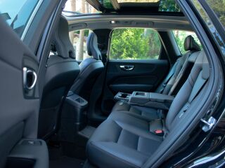 Volvo XC60 AWD e T6 PHEV Intelli Safe PRO SKY Wntr 2.0 T6 Recharge Plug-In Pistikhübriid 251кВ