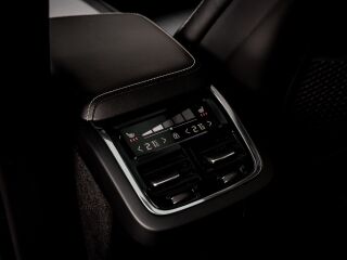 Volvo XC60 B4 AWD R-Design Mild Hybrid 2.0 145кВ