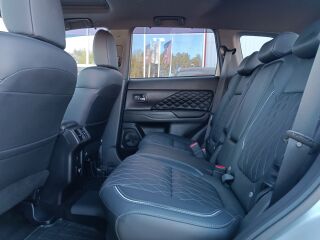 Mitsubishi Outlander Instyle Plus 4WD 2.4 PHEV 165kW