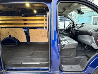 Ford Transit Custom L2H1 Titanium Sport 2.2 Tdci 114kW