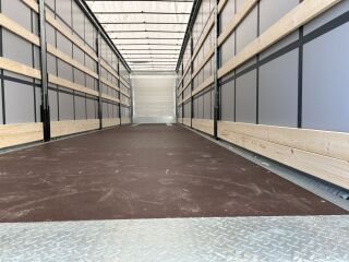 Schmitz Semitrailer Curtainsider Standard