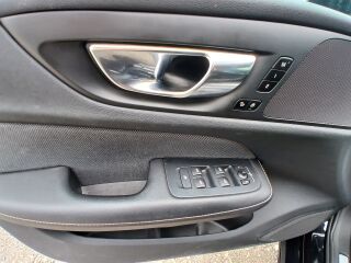 Volvo V60 T6 AWD R-DESIGN RECHARGE 2.0 251kW