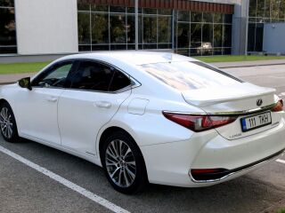 Lexus ES 300h 2.5 131kW