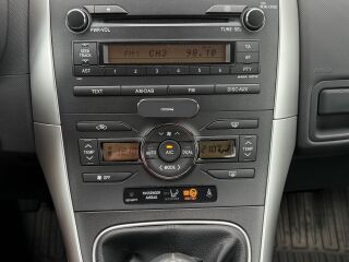 Toyota Auris Linea Sol 1.6 97кВ